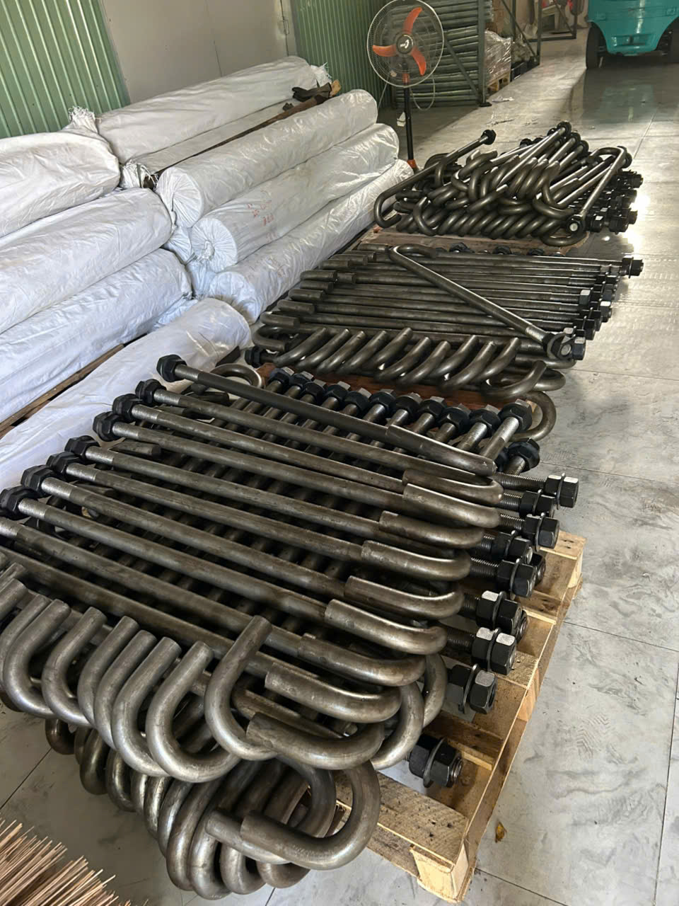 Bulong móng cẩu tháp